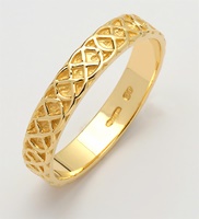 Mens 14K Yellow Gold Sheelin Narrow Celtic Wedding